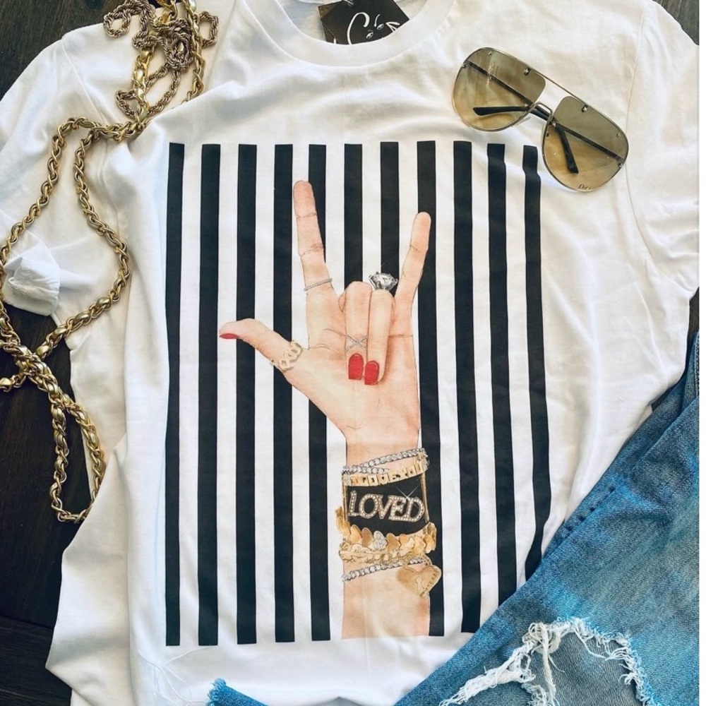 ✨NEW✨ Jodi Pedri “Love 🤟🏼” Graphic Tee, size M